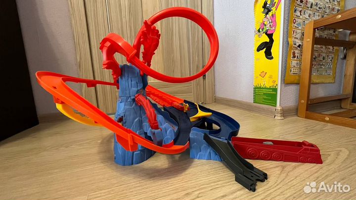 Продам гоночный трэк Hot Wheels Вулкан