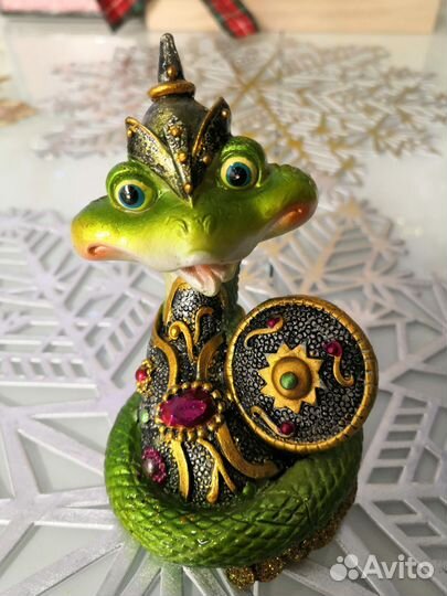 Статуэтка змея