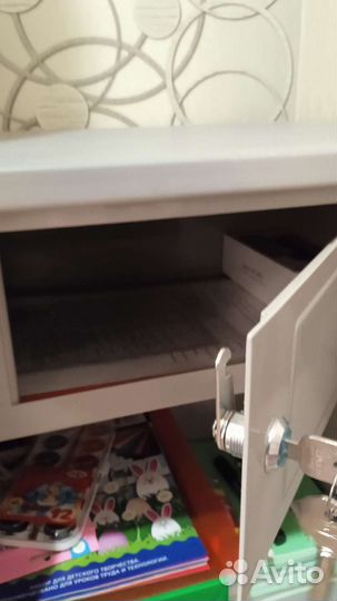 Сейф металлический