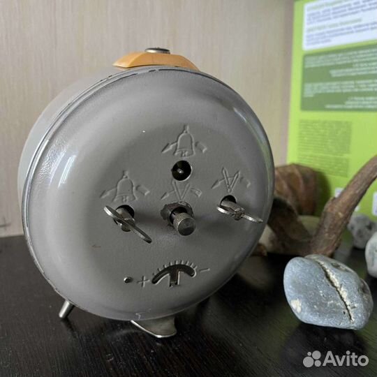 Часы будильник янтарь 4 камня