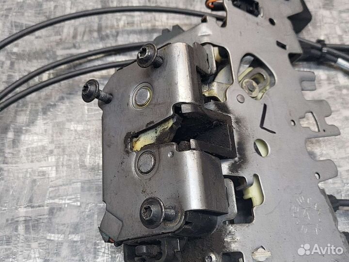 Эл. Замок задней двери Крайслер Вояджер 01-07г