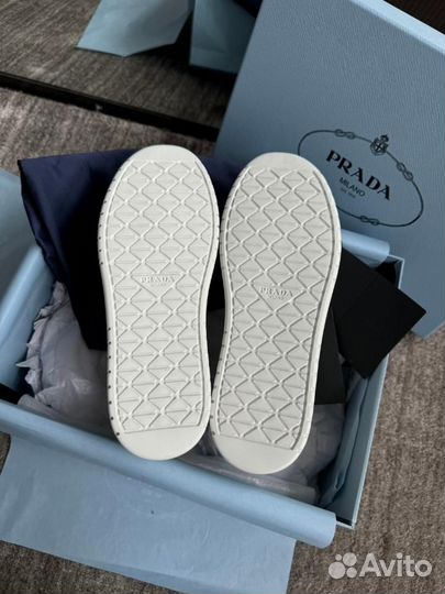 Женские кроссовки Prada Downtown Bold Beige