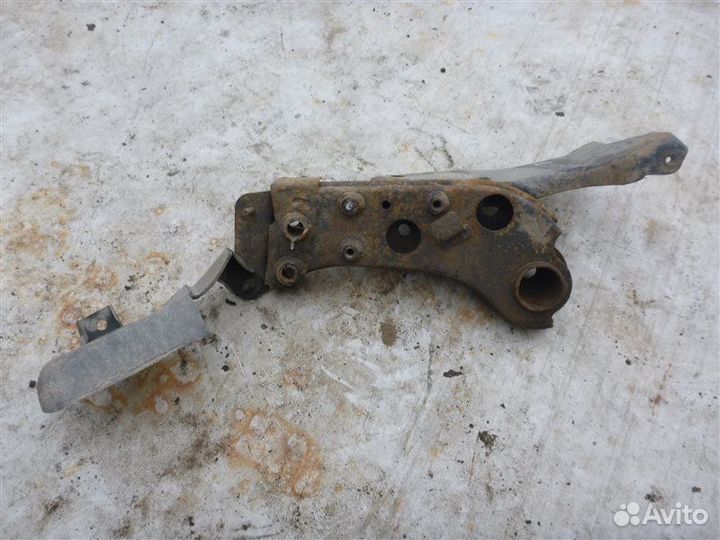 Кронштейн правый Infiniti Fx37 S51 VQ37VHR 2011