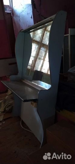 Стол для макияжа