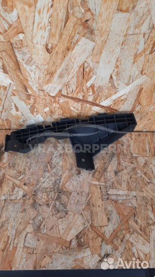 Кронштейн бампера переднего правый Kia Ceed