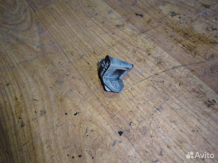 Ответная часть замка двери Mercedes Benz W140 199