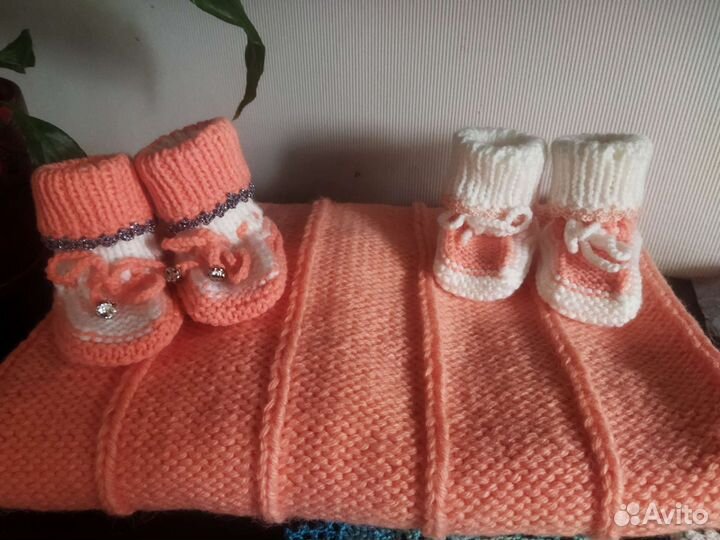 Детские пледы, пинетки, салфетки