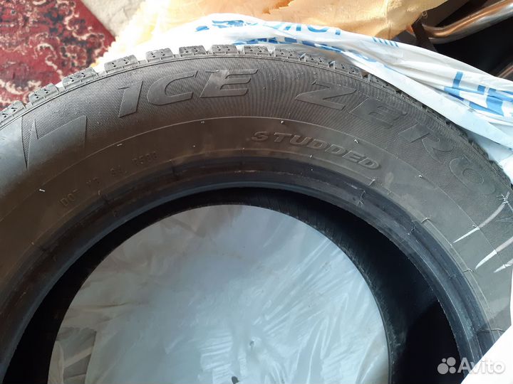 Pirelli Ice Zero 215/60 R16