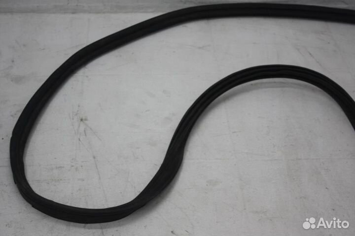 Уплотнитель багажника Nissan Tiida C11