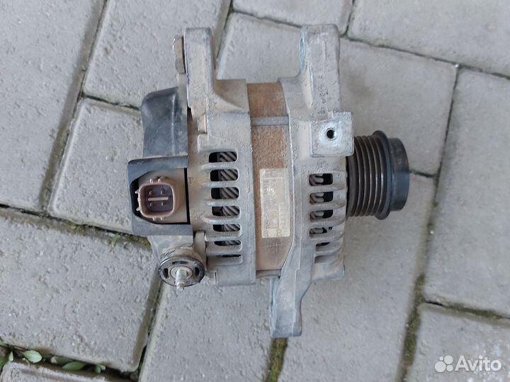 Генератор на toyota corolla 150