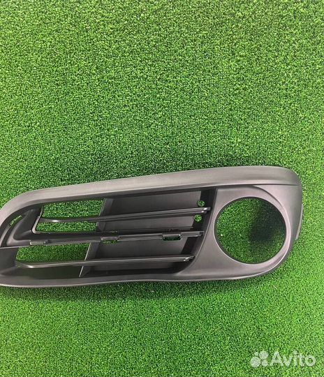 Накладка противотуманки левая BMW 5 F10 13-17