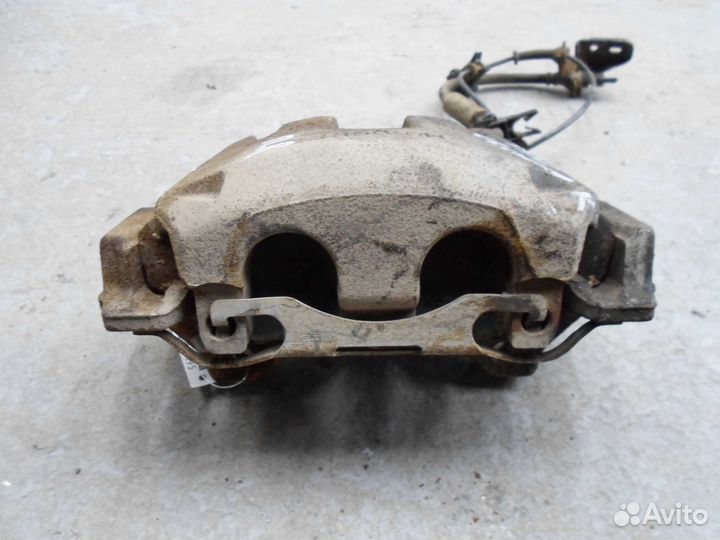 Суппорт передний правый Jeep Grand Cherokee 4 (WK2