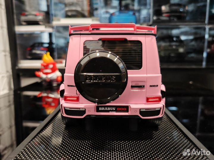 MH020NG Motorhelix Mercedes G800 1:18