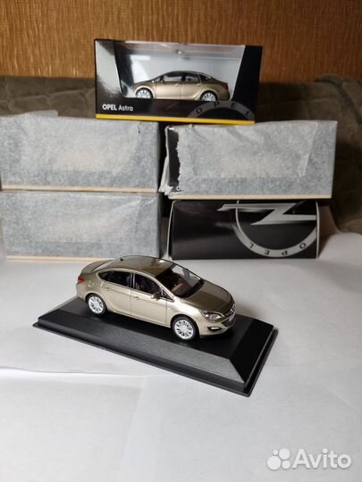 Коллекционная моделька машины Opel Astra. 1/43