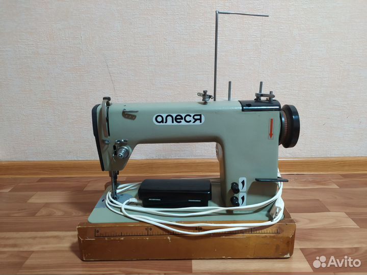 Швейная машинка Алеся