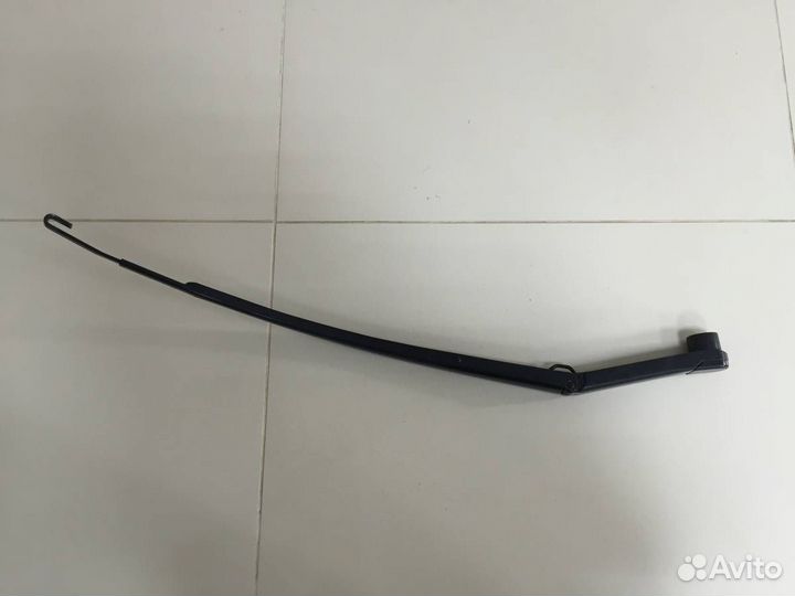 Поводок стеклоочистителя передний правый Mazda Maz