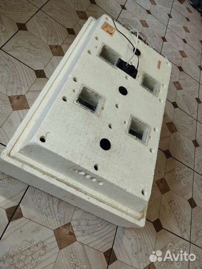 Инкубатор для яиц автоматический