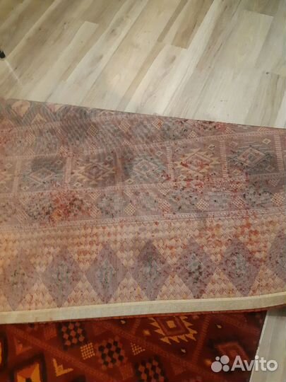 Красивый ковер б/у