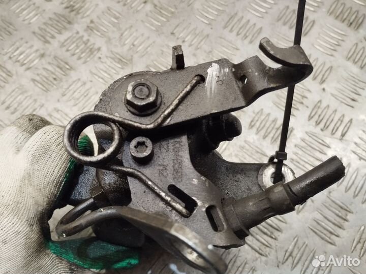 Суппорт задний левый Skoda Octavia A5