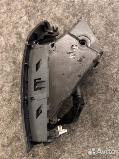 Дефлектор воздушный передний правый Renault Megane