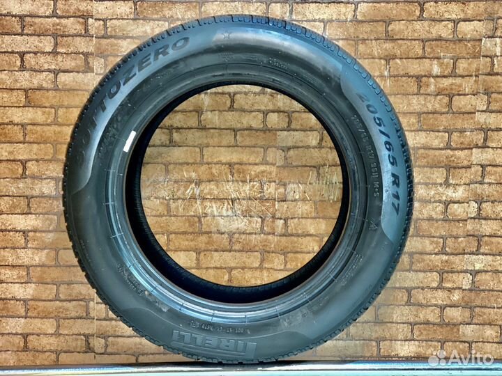 Pirelli Winter Sottozero 210 Serie II 205/65 R17 96H