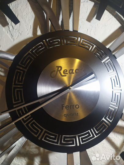 Часы с греческим орнаментом(меандр) 500 мм React
