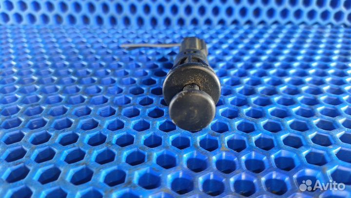 Концевик крышки багажника Renault Logan 1