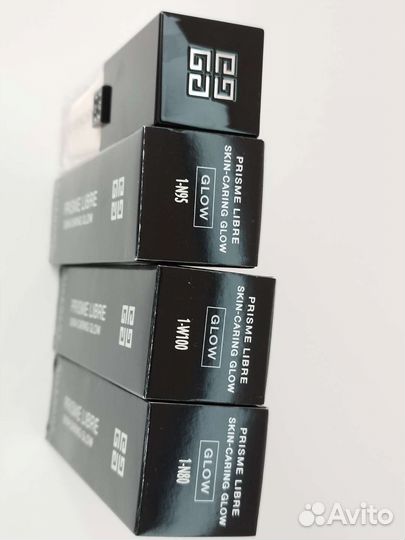 Givenchy тон-флюид Prisme Libre Skin-Caring Glow