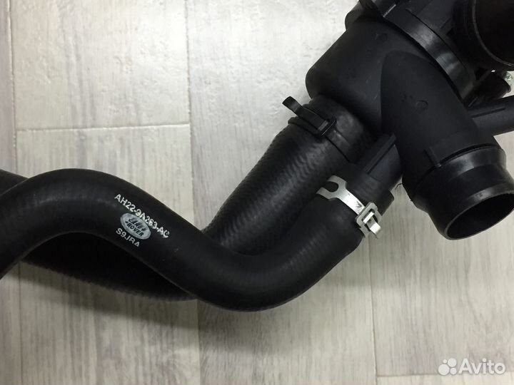 Патрубок радиатора с термостатом LR, RR (LR025969)