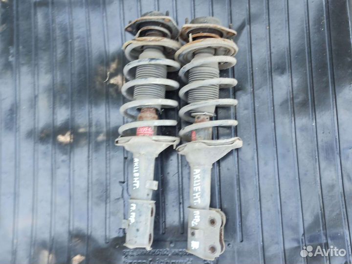 Стойка передняя Hyundai Accent Левая/правая