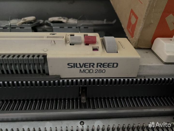 Продам вязальную машину Silver Reed 280