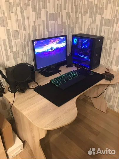 Геймерский/игровой стол 