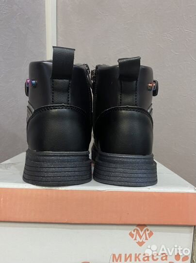 Ботинки демисезонные для девочки 26 размер новые