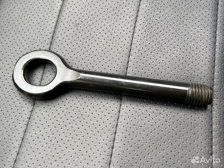 Буксировочный крюк hyundai