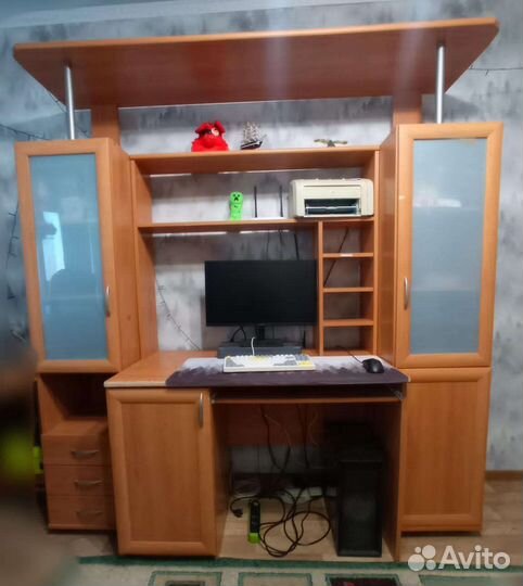Компьютерный стол со шкафами