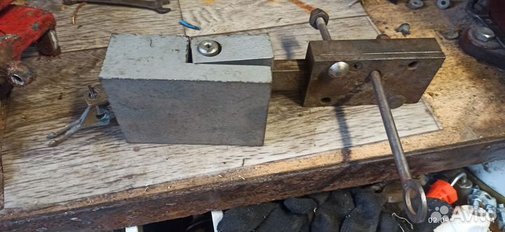 Замок гаражный накладной