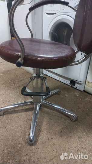 Парикмахерское кресло