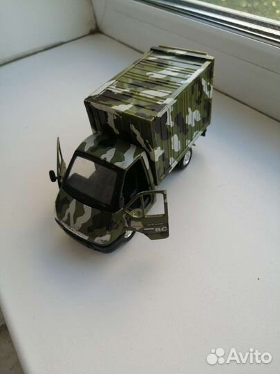 Военный грузовик