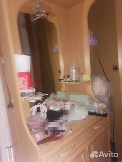 Трюмо с зеркалом