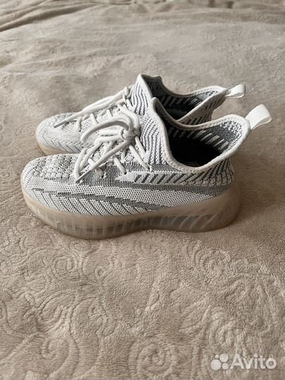 Кроссовки Изи