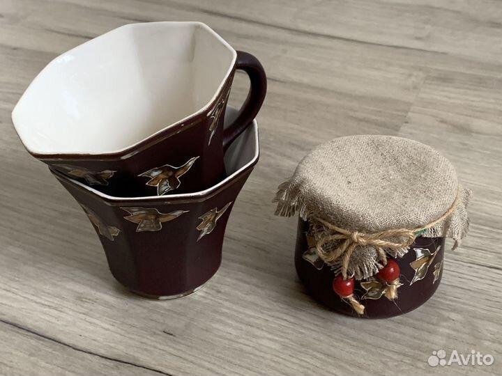 Набор чашек и баночка с медом