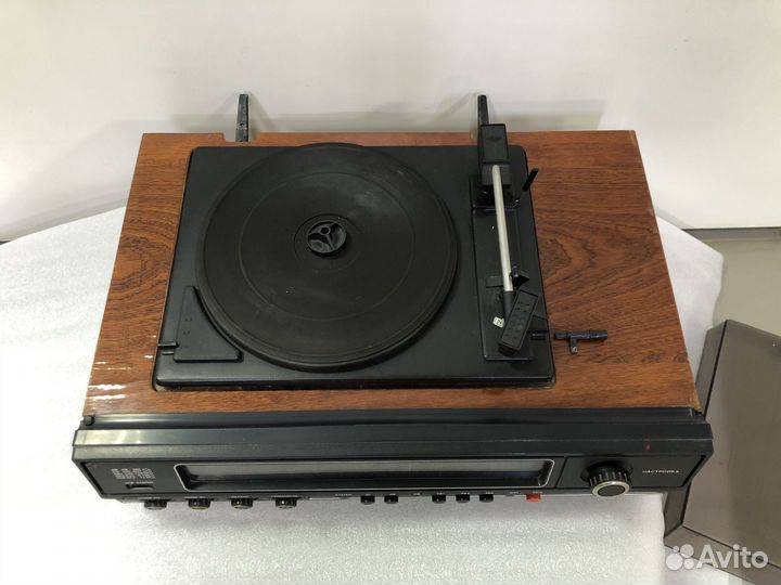 Проигрыватель винила Радиола Вега 323 Стерео