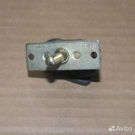 Тумблер трехпозиционный трехконтактный (Сделано в