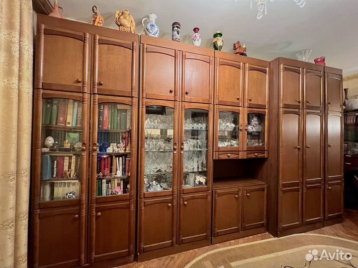 Шкаф деревянный