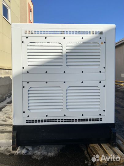 Дизельный генератор 400 кВт в защитном кожухе