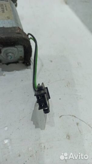 Моторчик люка Вольво