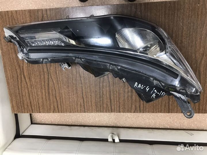 Фара правая Toyota Rav 4 12-15г XA40 ксенон