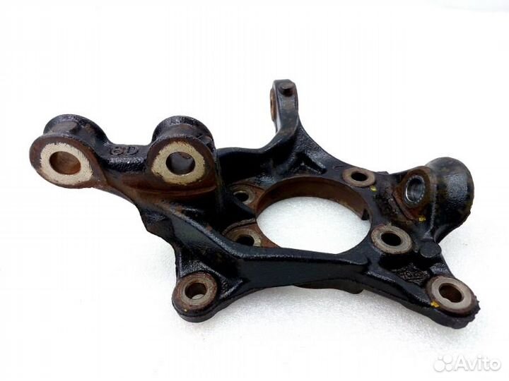 Кулак поворотный передний правый Toyota Camry XV70