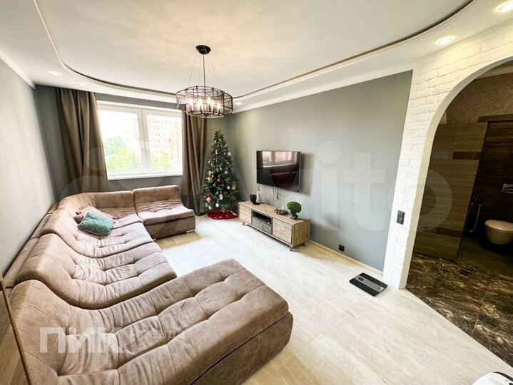 2-к. квартира, 65 м², 4/17 эт.