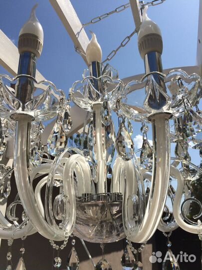 Большая хрустальная люстра